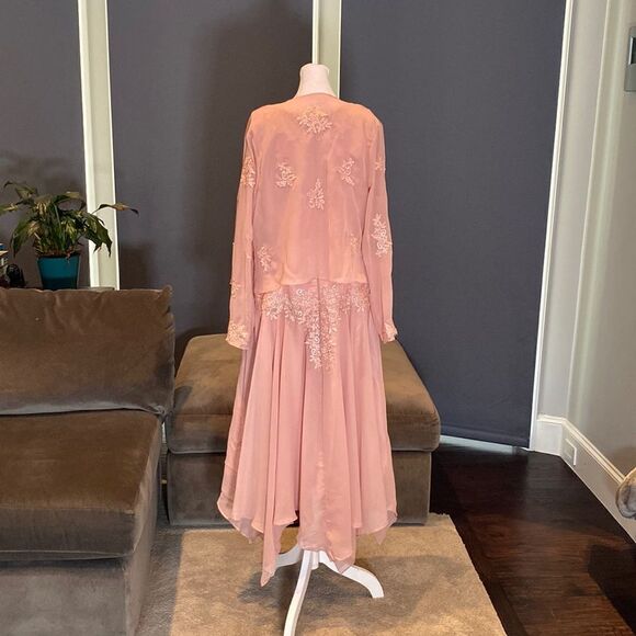 Women’s Pink Chiffon Dress Floral Detail Zip Up Back Matching Jacket Size L NWOT - Picture 4 of 12